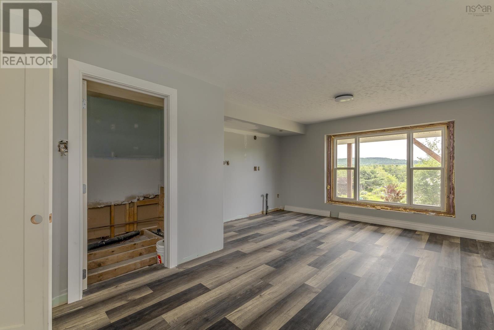 Property 37 of 44 of 271 376 Highway