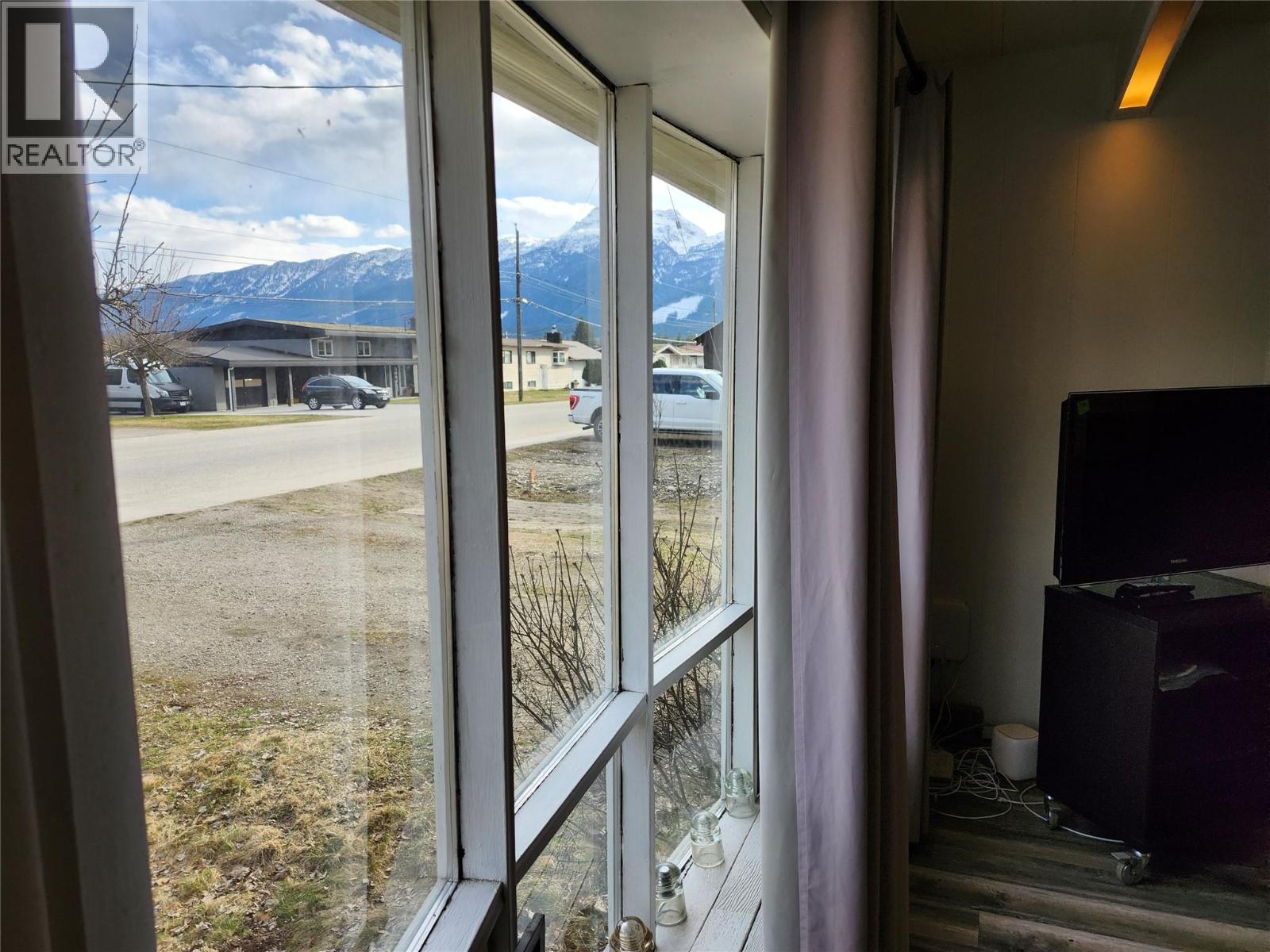 327 EDWARD STREET - 5