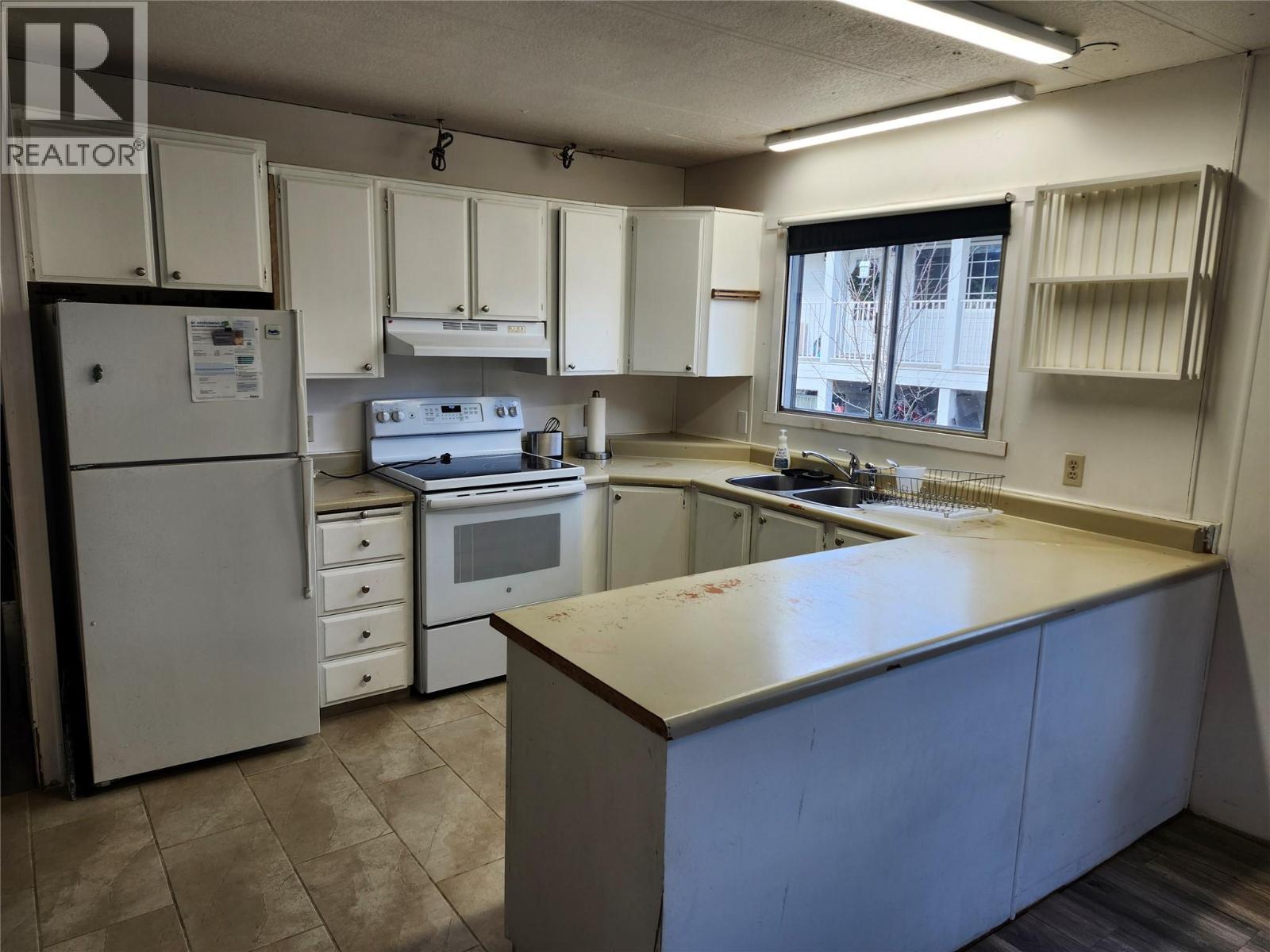 327 Edward Street - 9