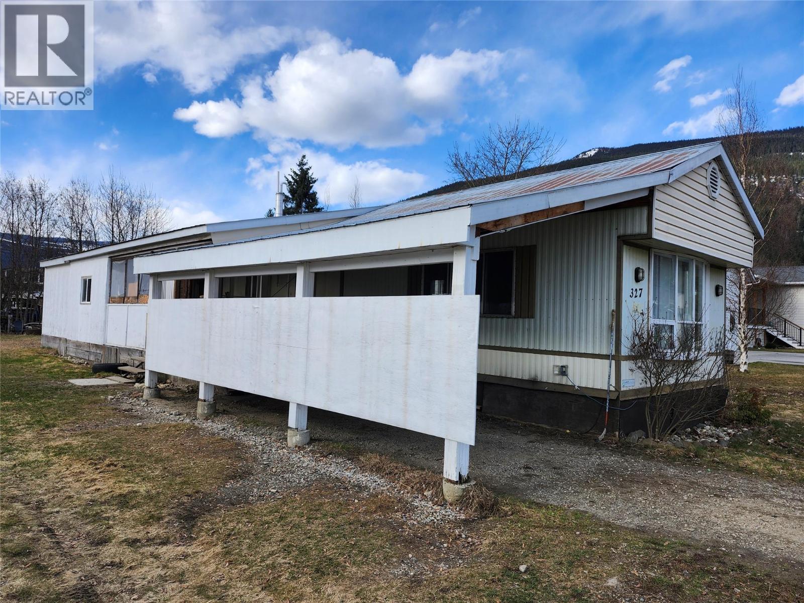 327 Edward Street - 21