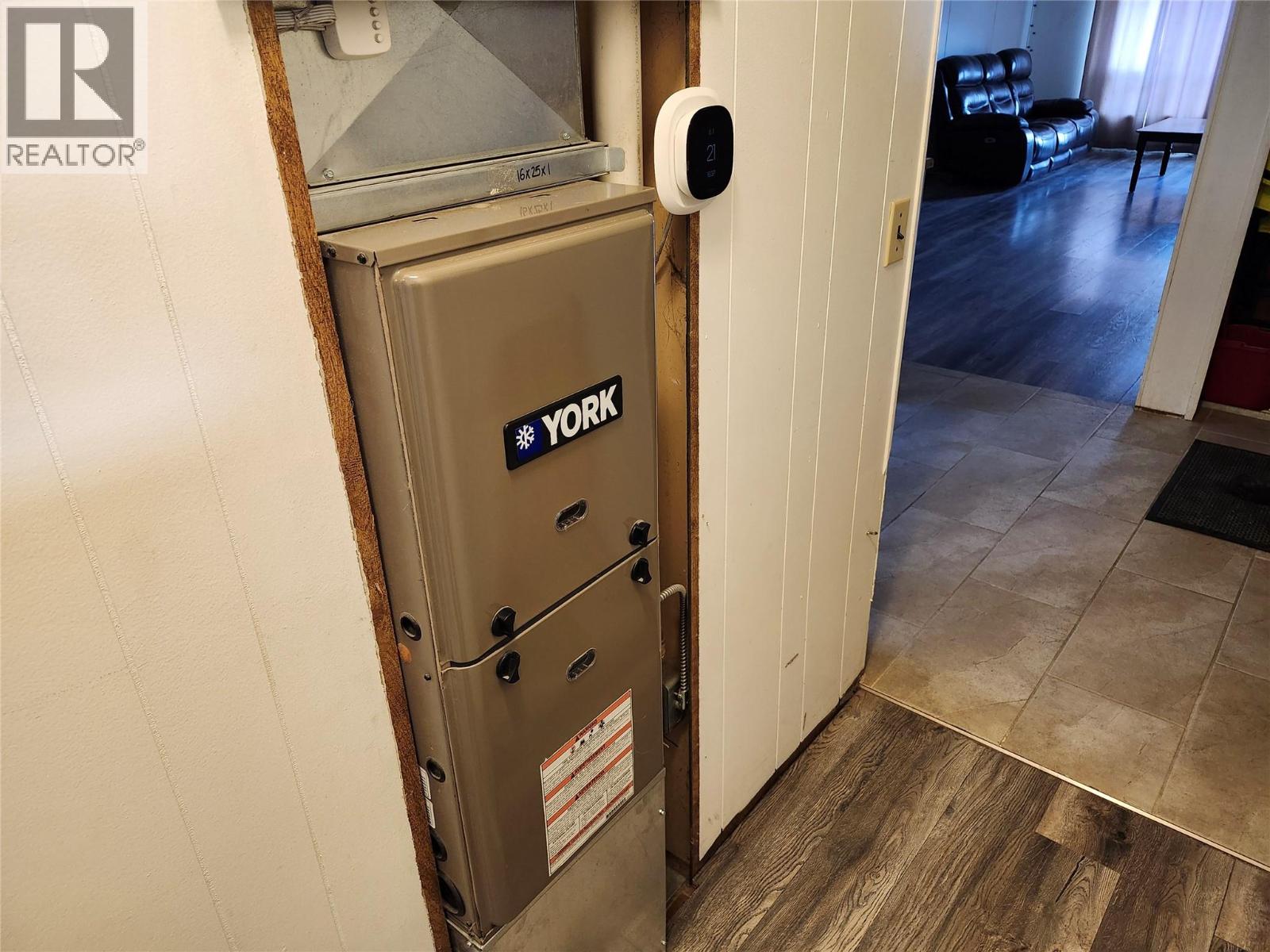 327 EDWARD STREET - 18