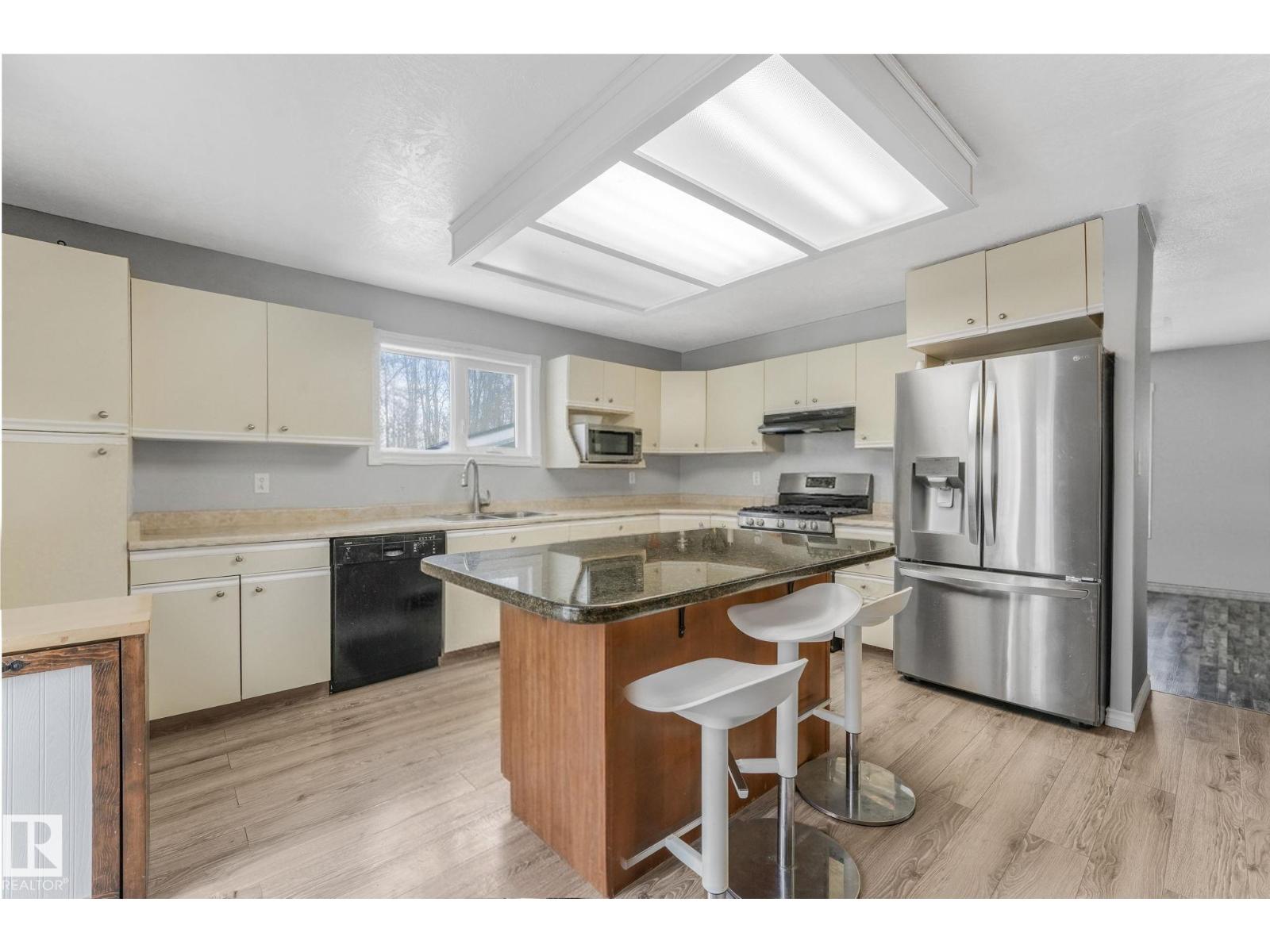 #24 2022 PARKLAND DR - 26