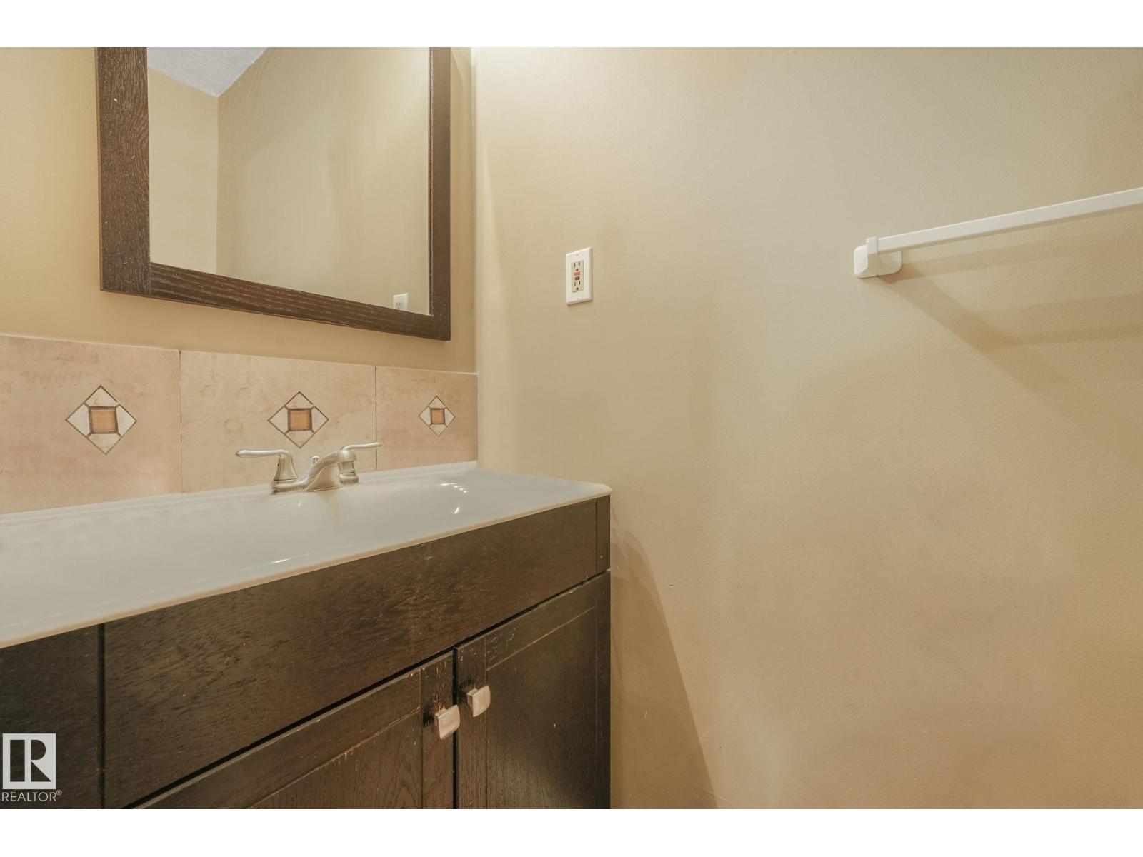 #24 2022 PARKLAND DR - 40