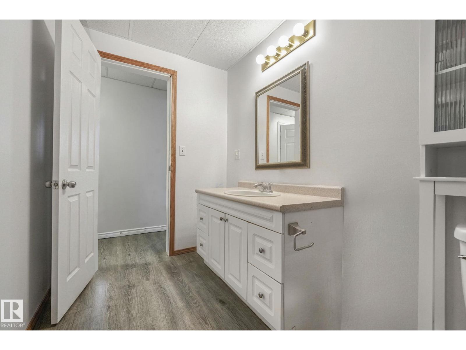 #24 2022 PARKLAND DR - 50