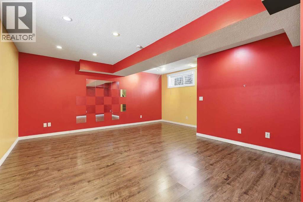 
          160 Taradale Drive Northeast
            <br/>
            <span>Calgary</span>
            , 
            <span>AB</span>
             <span>T3J5G3</span>
         - Photo 6