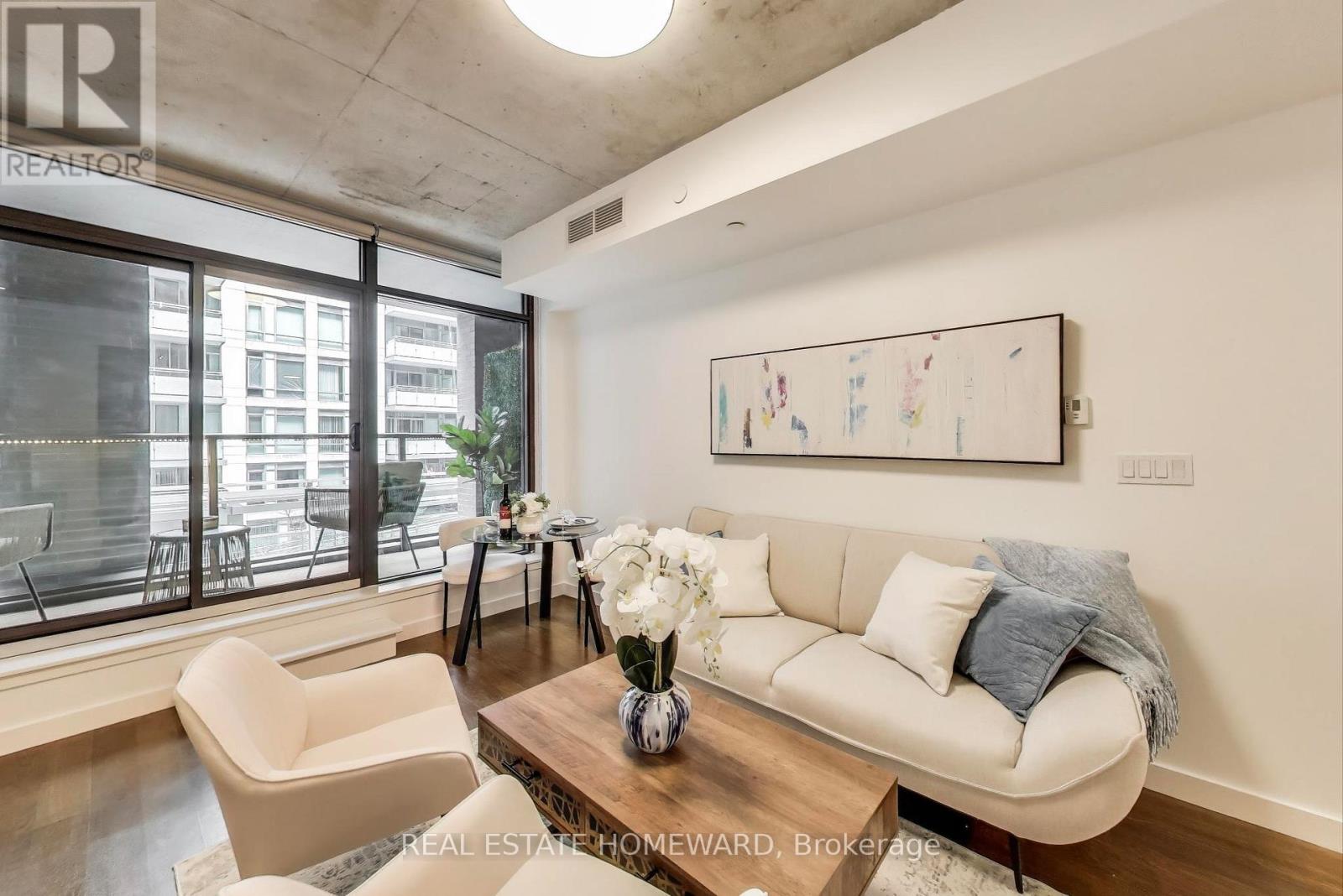 Listing photo of 320 - 111 BATHURST STREET