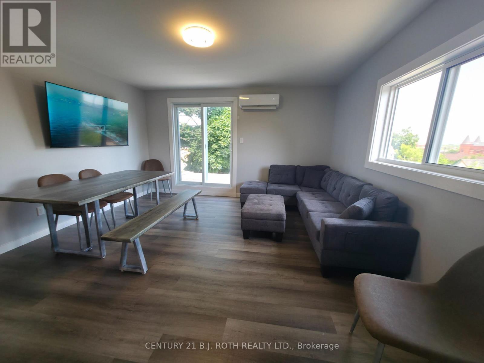 2 - 82 ALBERT STREET N