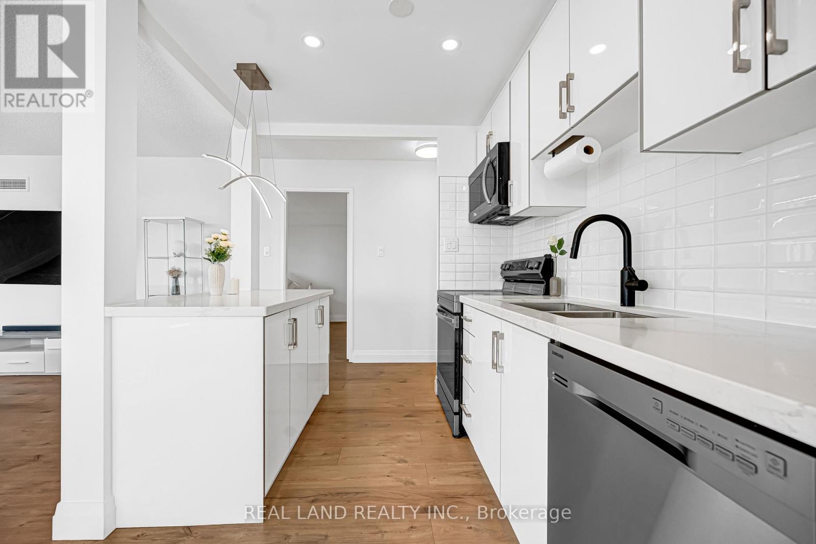 #1901 50 ELM DRIVE E - 3