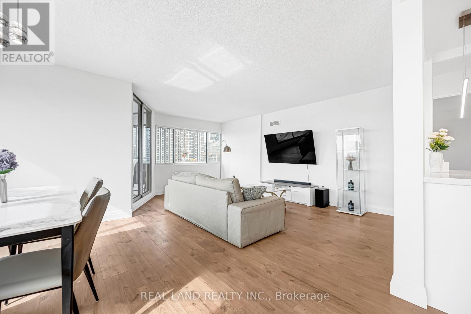 #1901 50 ELM DRIVE E - 9