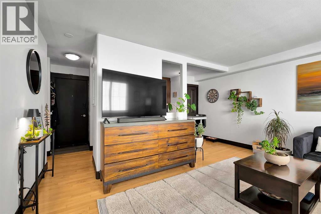 305, 2417 17 Street SW photo 3