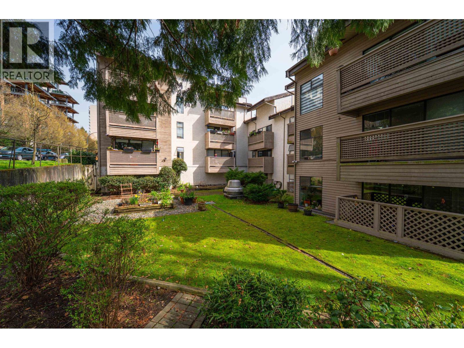 211 423 AGNES STREET, New Westminster