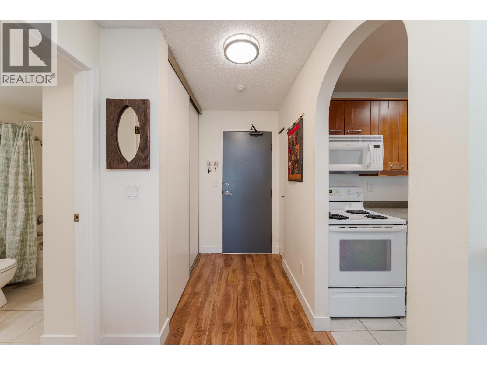 211 423 AGNES STREET, New Westminster