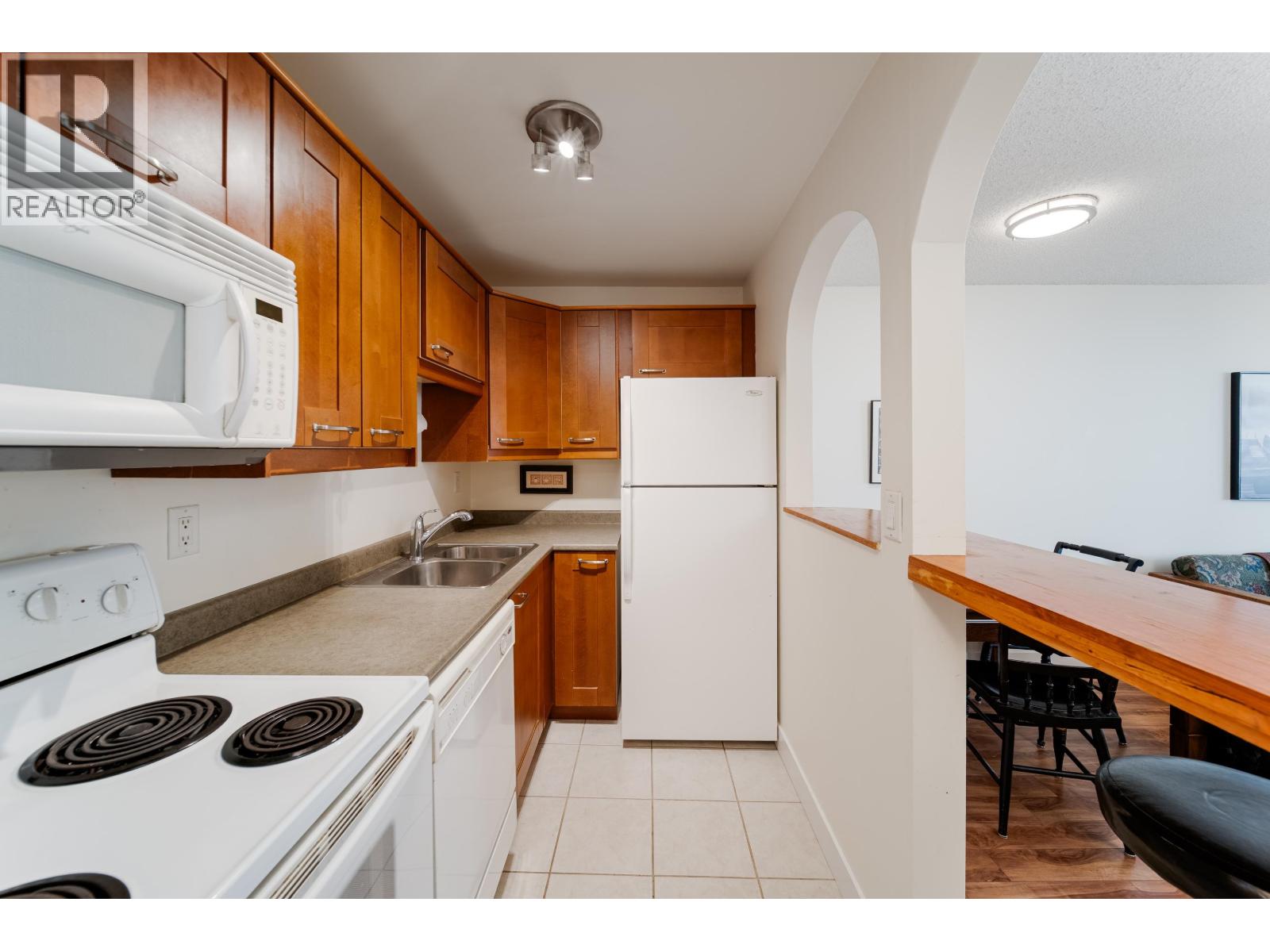 211 423 AGNES STREET, New Westminster