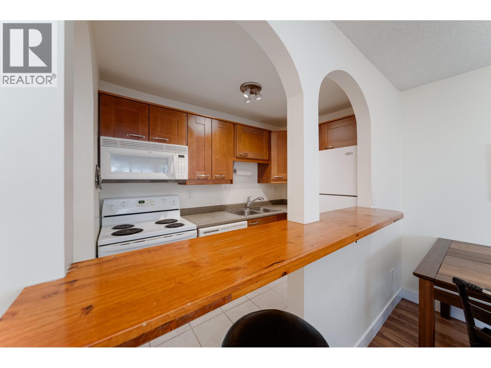 211 423 AGNES STREET, New Westminster