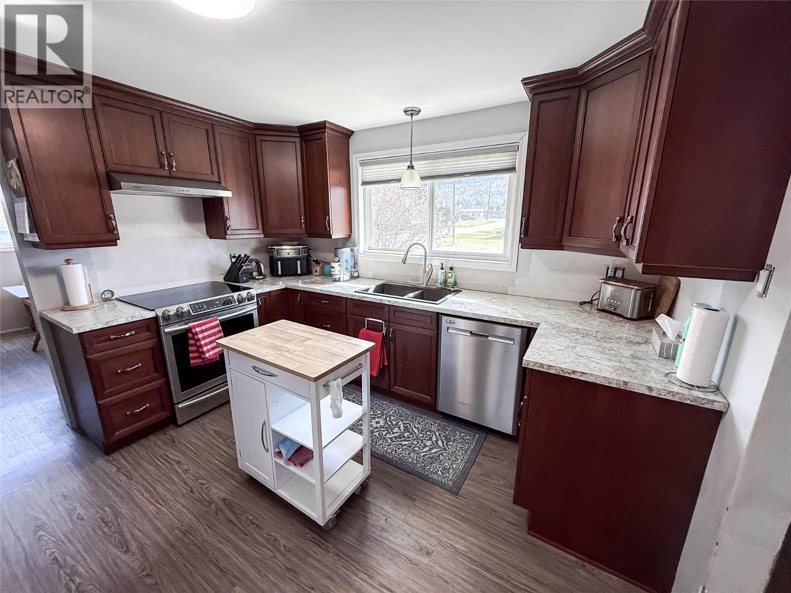 390 9th Avenue, Montrose