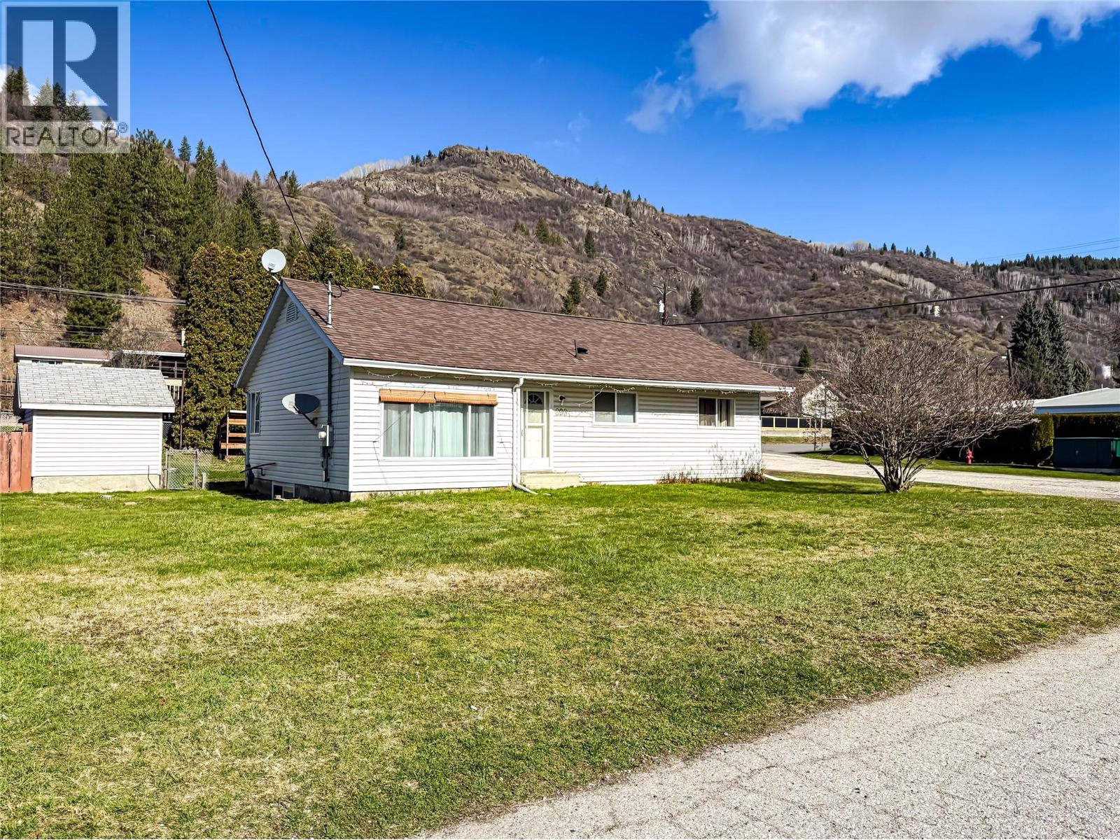 390 9th Avenue, Montrose