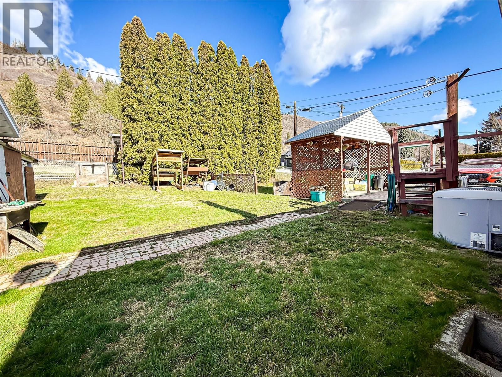 390 9th Avenue, Montrose