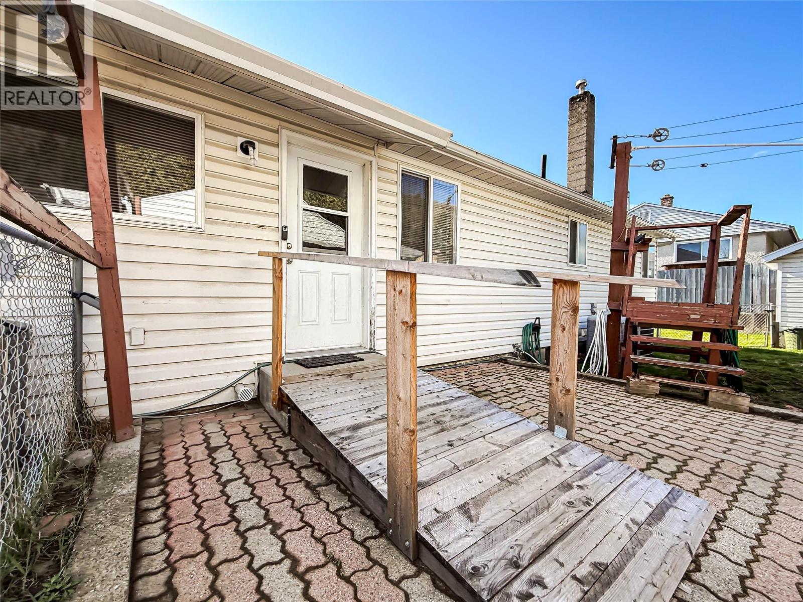 390 9th Avenue, Montrose