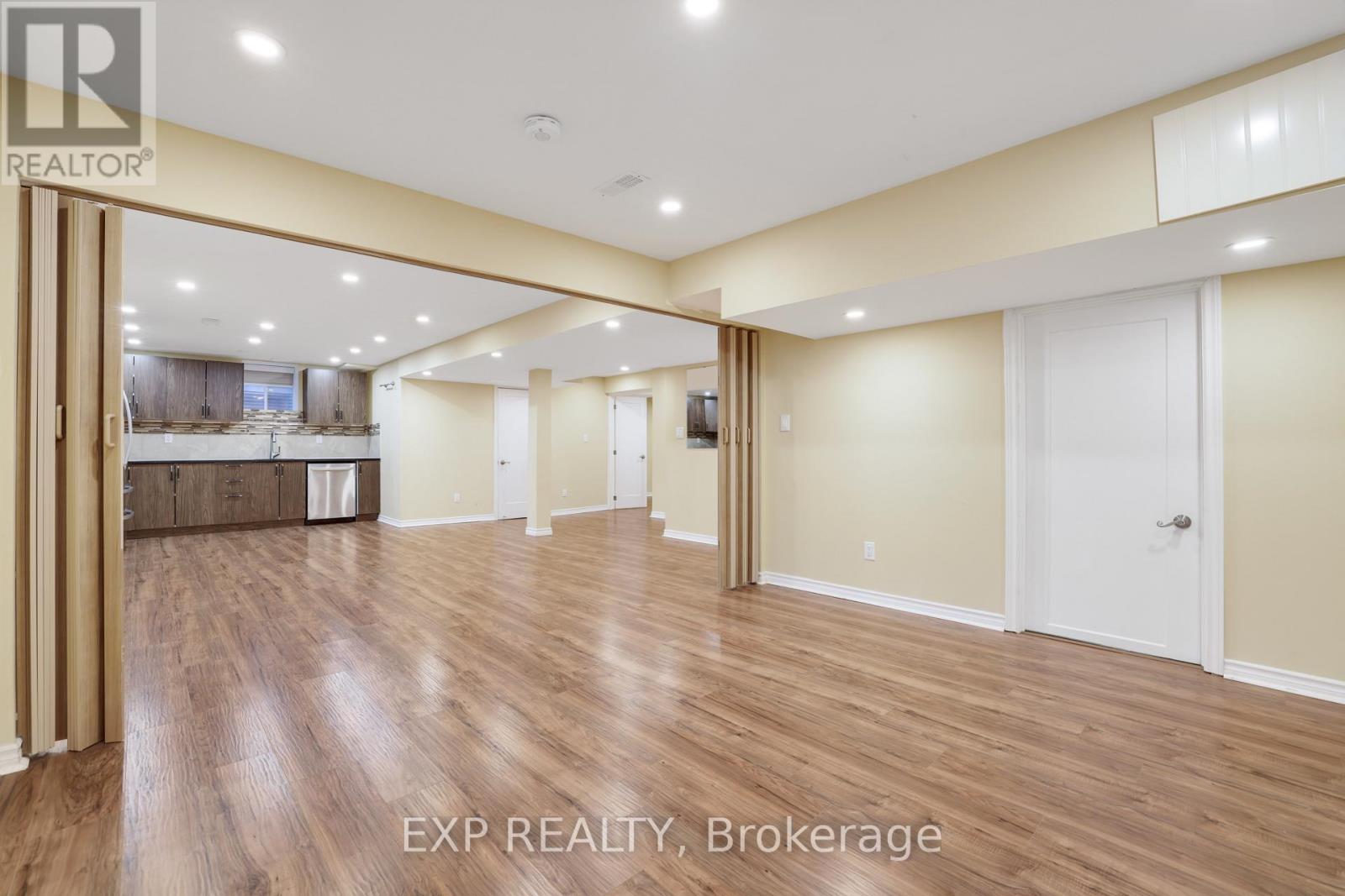210 RIVERTREE STREET — photo 36