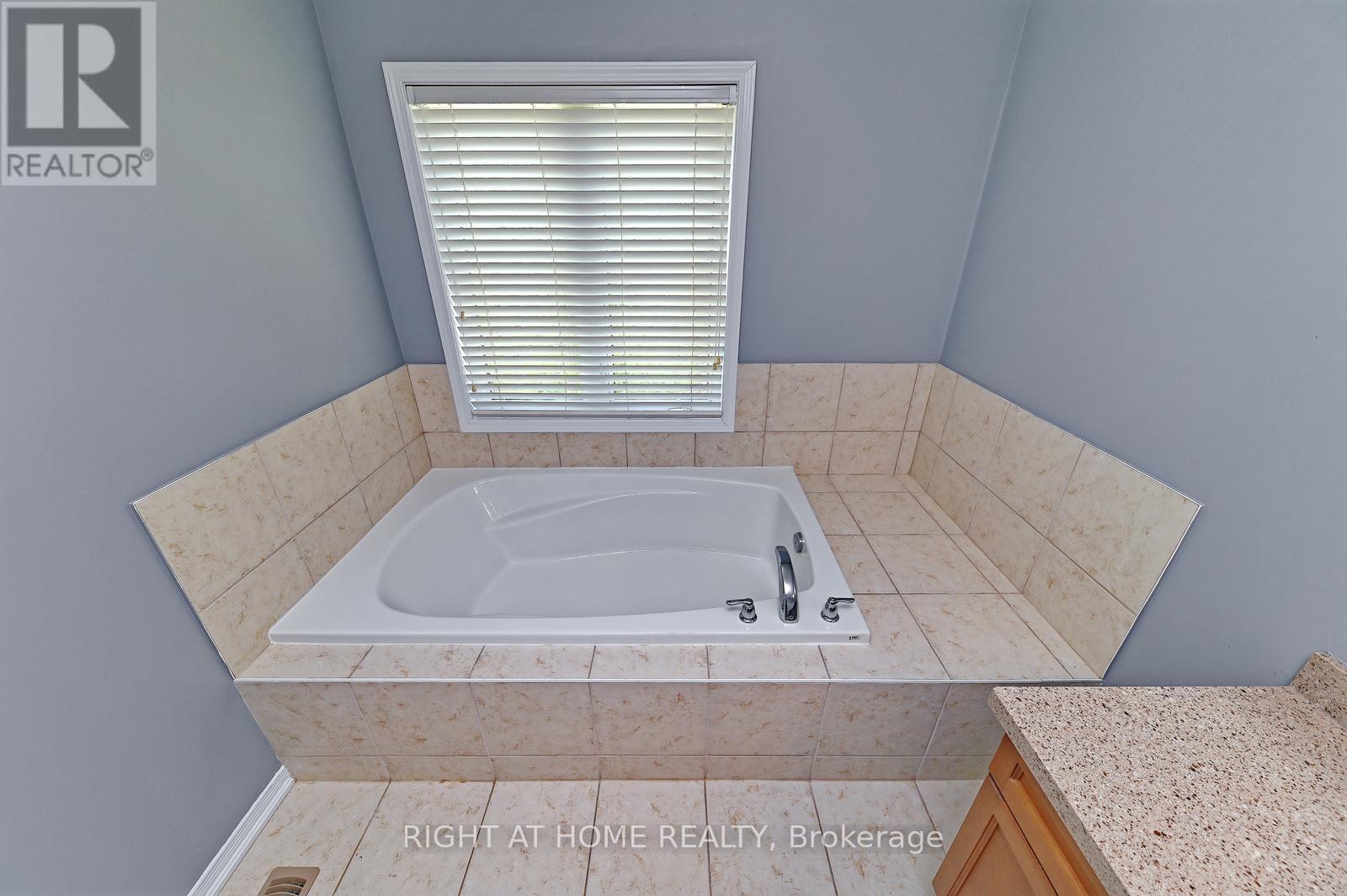 292 FALLING GREEN CRESCENT - 23