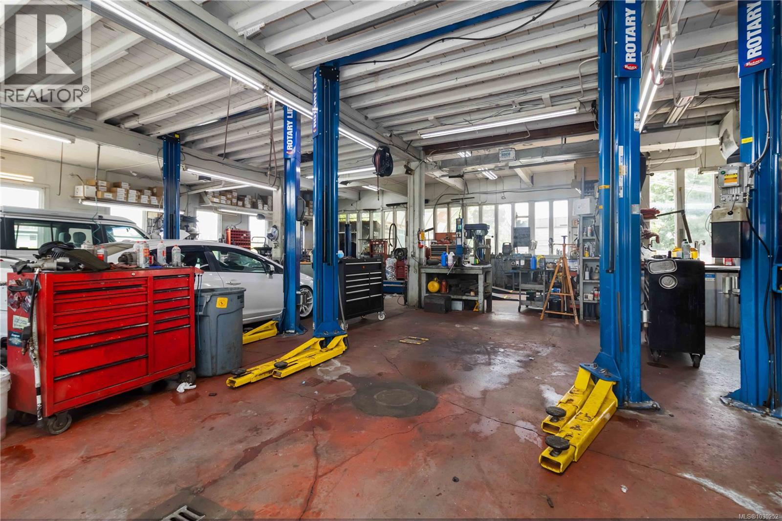  9139 East Saanich Road, North Saanich