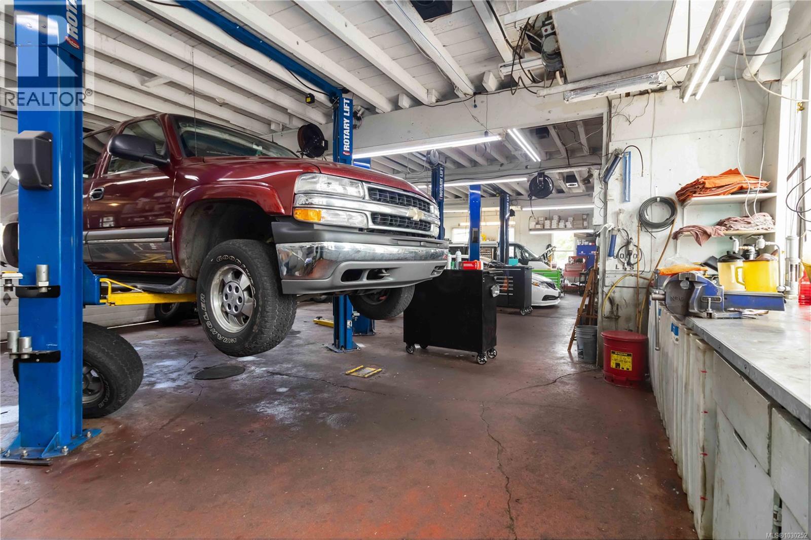  9139 East Saanich Road, North Saanich