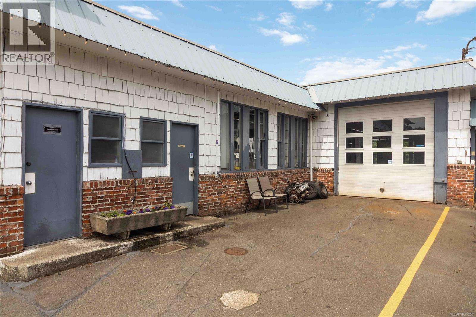  9139 East Saanich Road, North Saanich