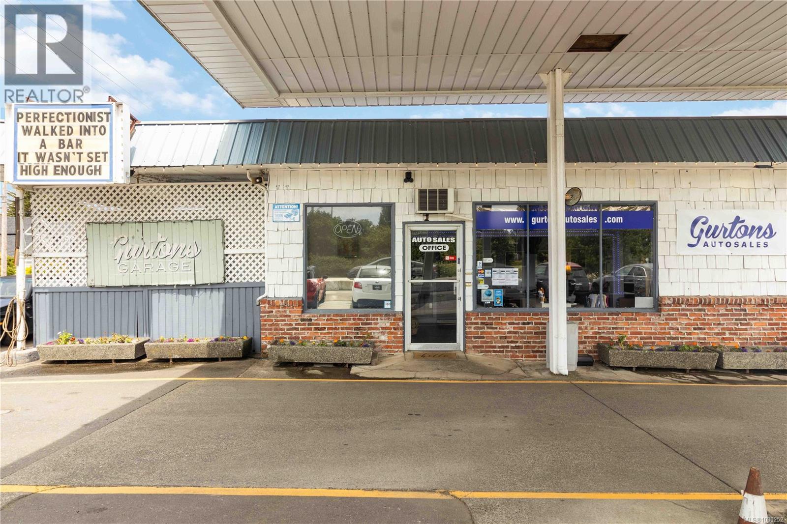  9139 East Saanich Road, North Saanich