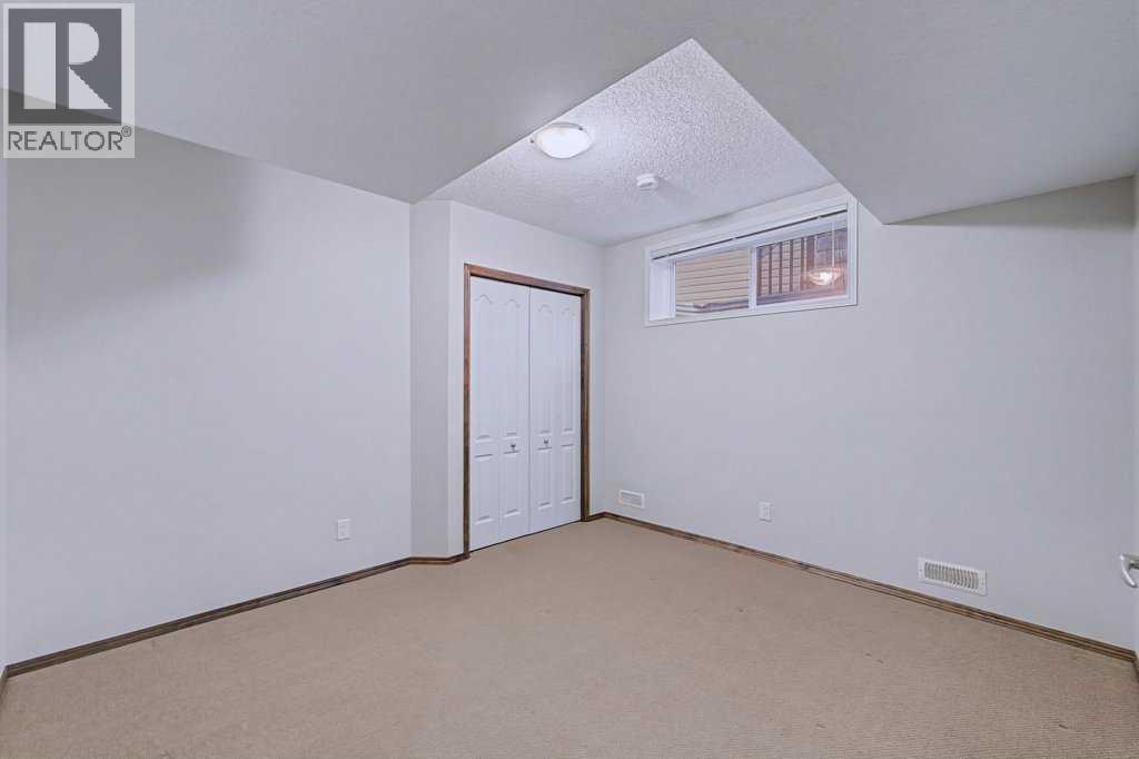 Single Family House for Sale in  Eversyde Mews SW Evergreen Calgary 