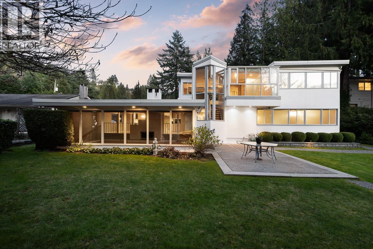 5735 BLUEBELL DRIVE, West Vancouver