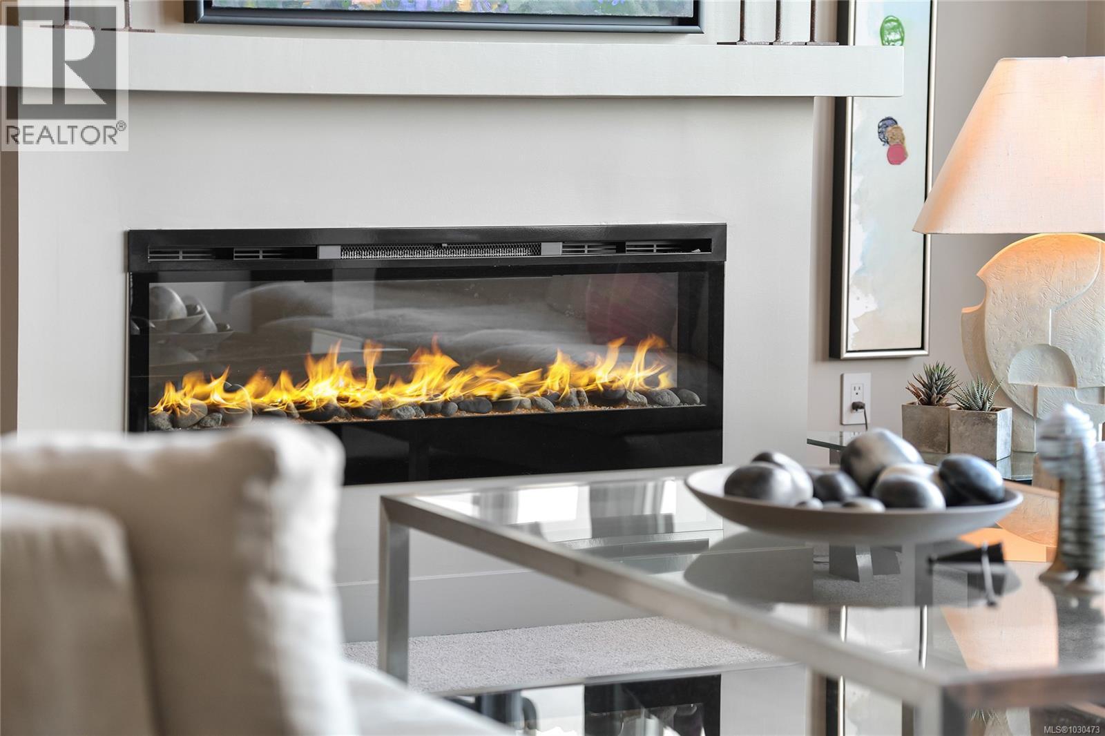 5384 SAYWARD HILL CRES - 10