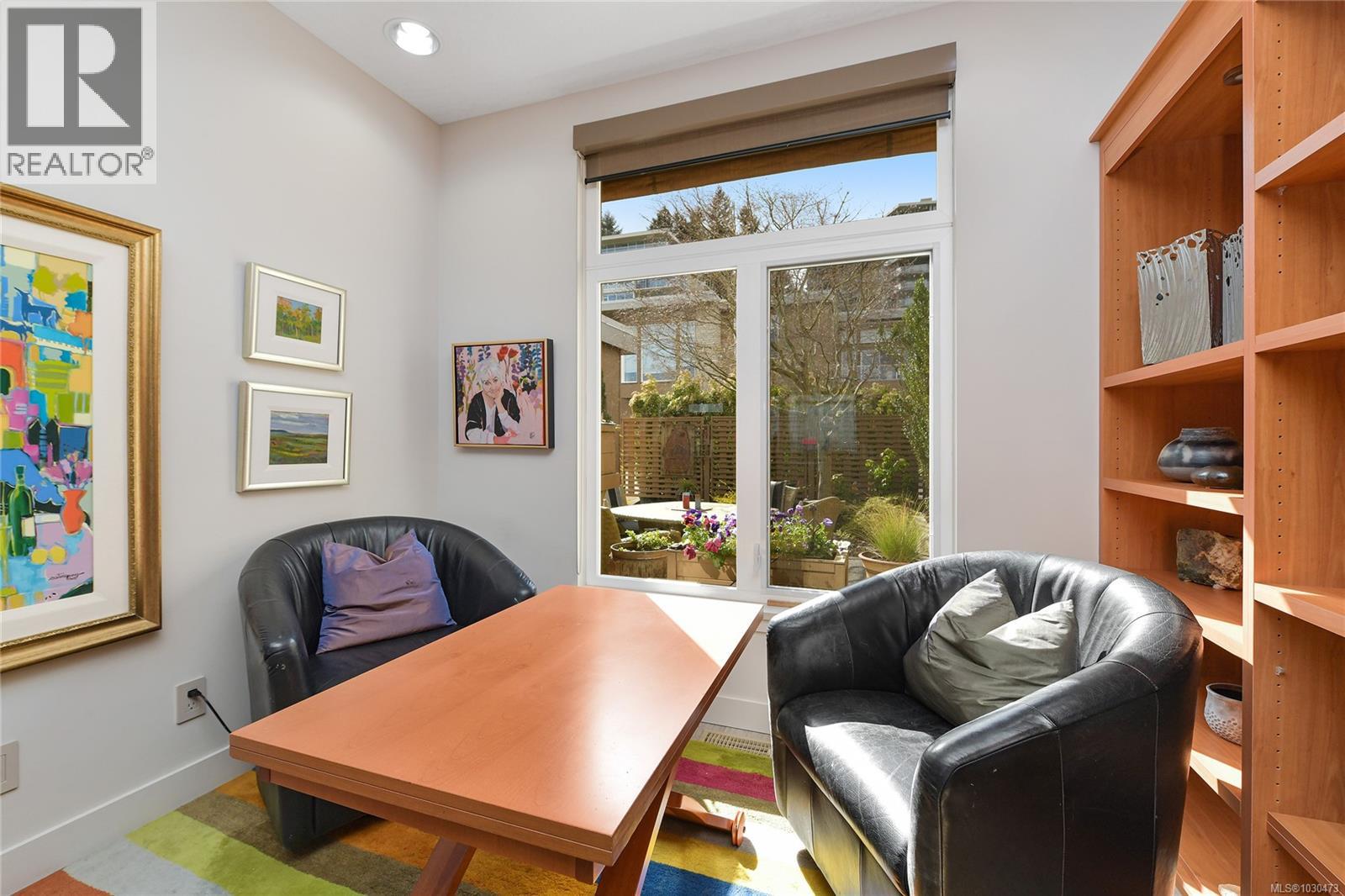 5384 Sayward Hill Cres - 20
