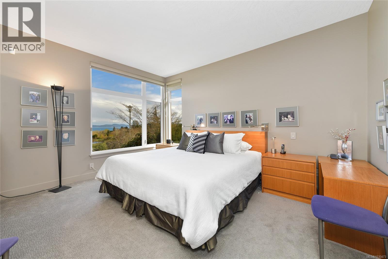 5384 Sayward Hill Cres - 23