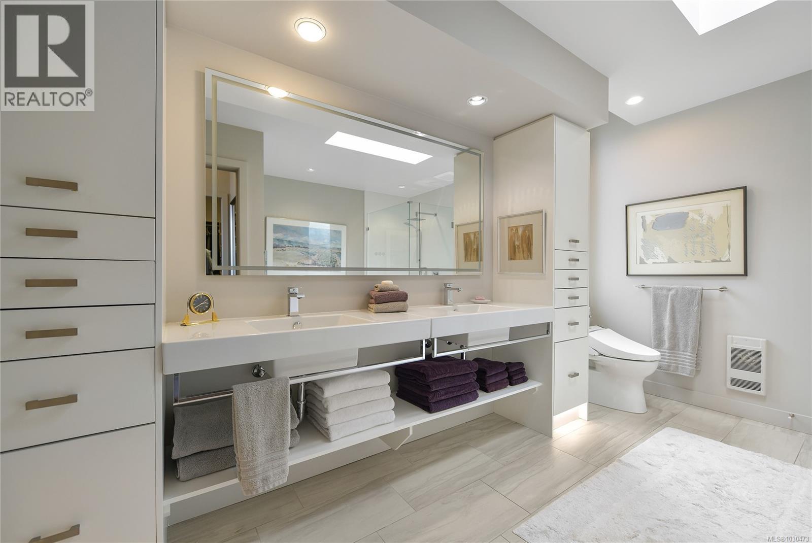 5384 SAYWARD HILL CRES - 30