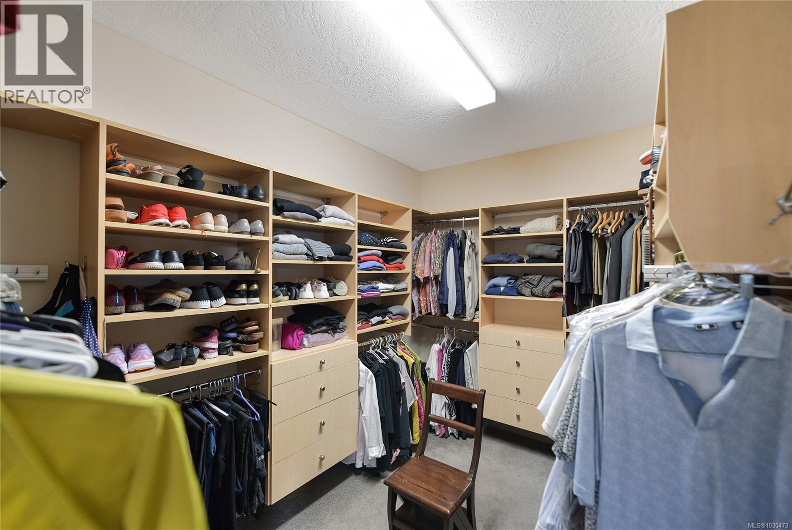 5384 Sayward Hill Cres - 36
