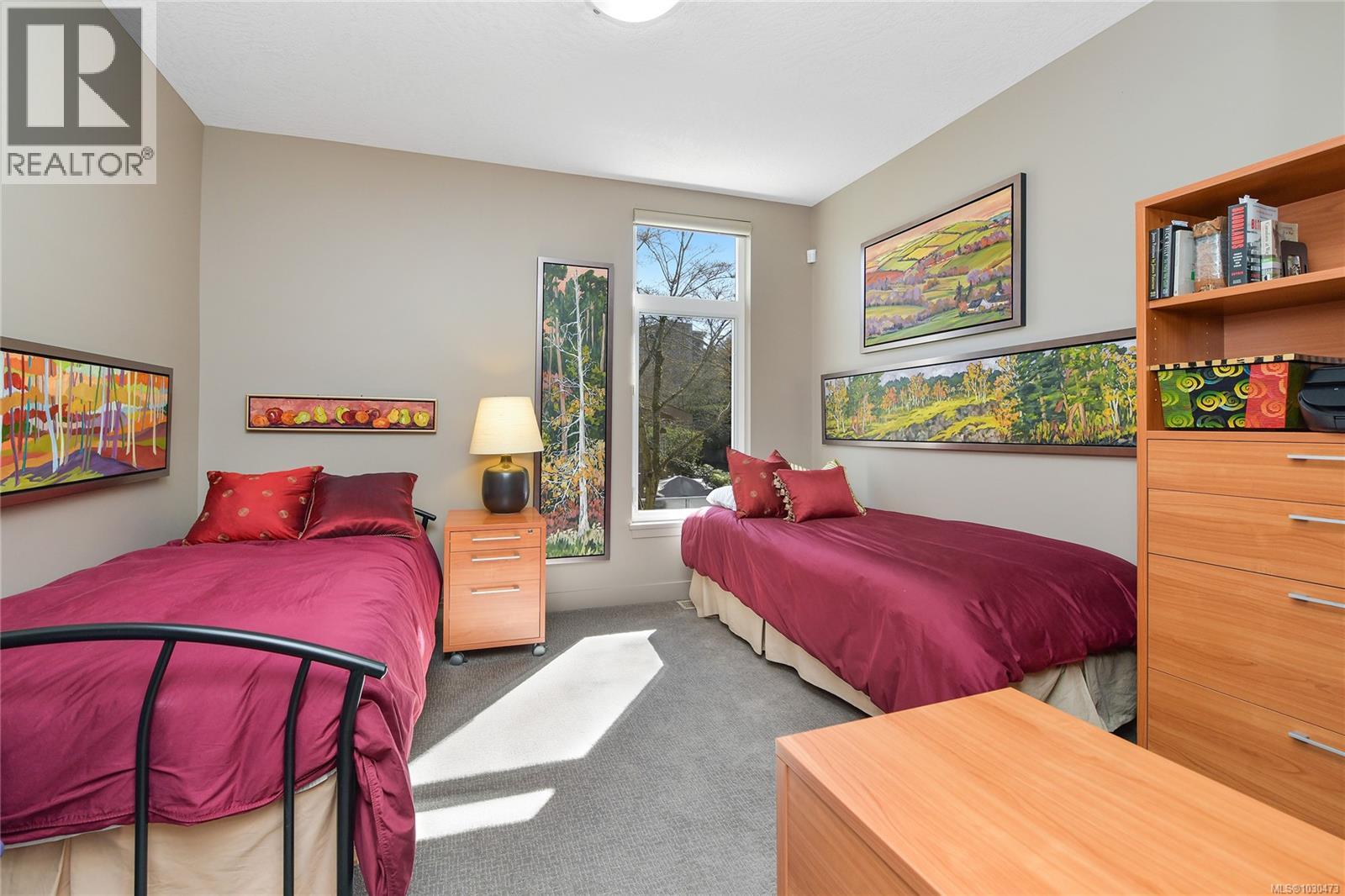 5384 Sayward Hill Cres - 37