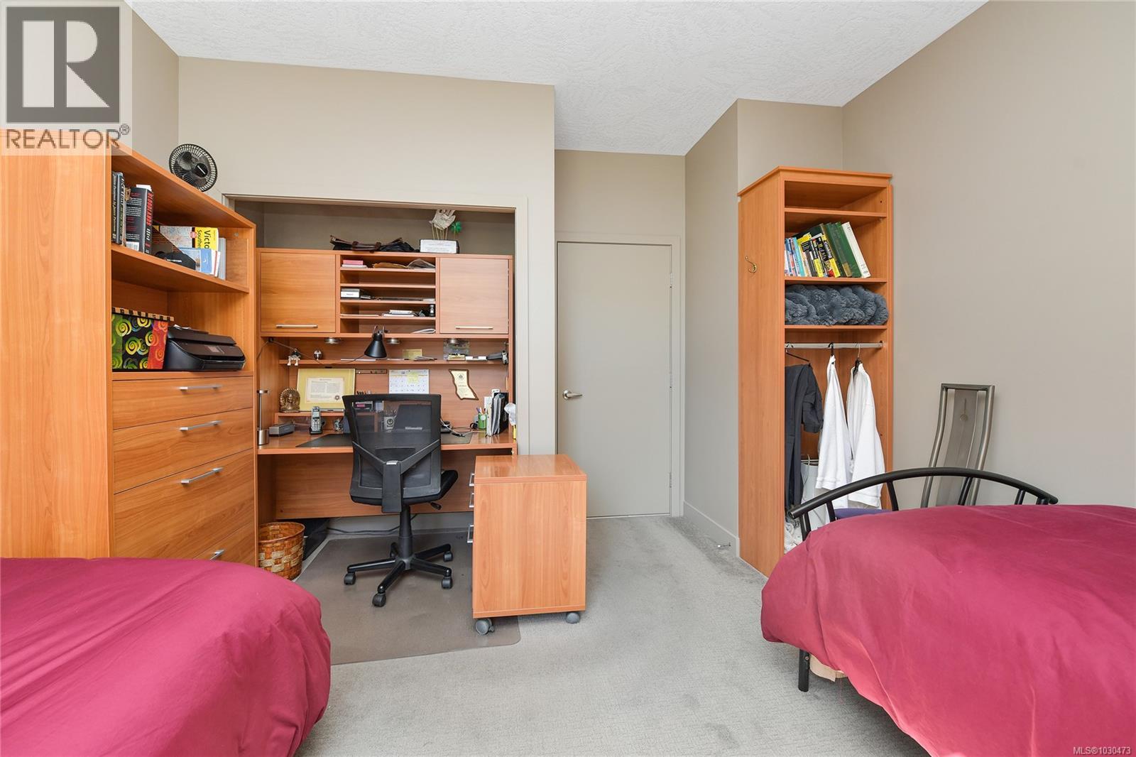 5384 Sayward Hill Cres - 38