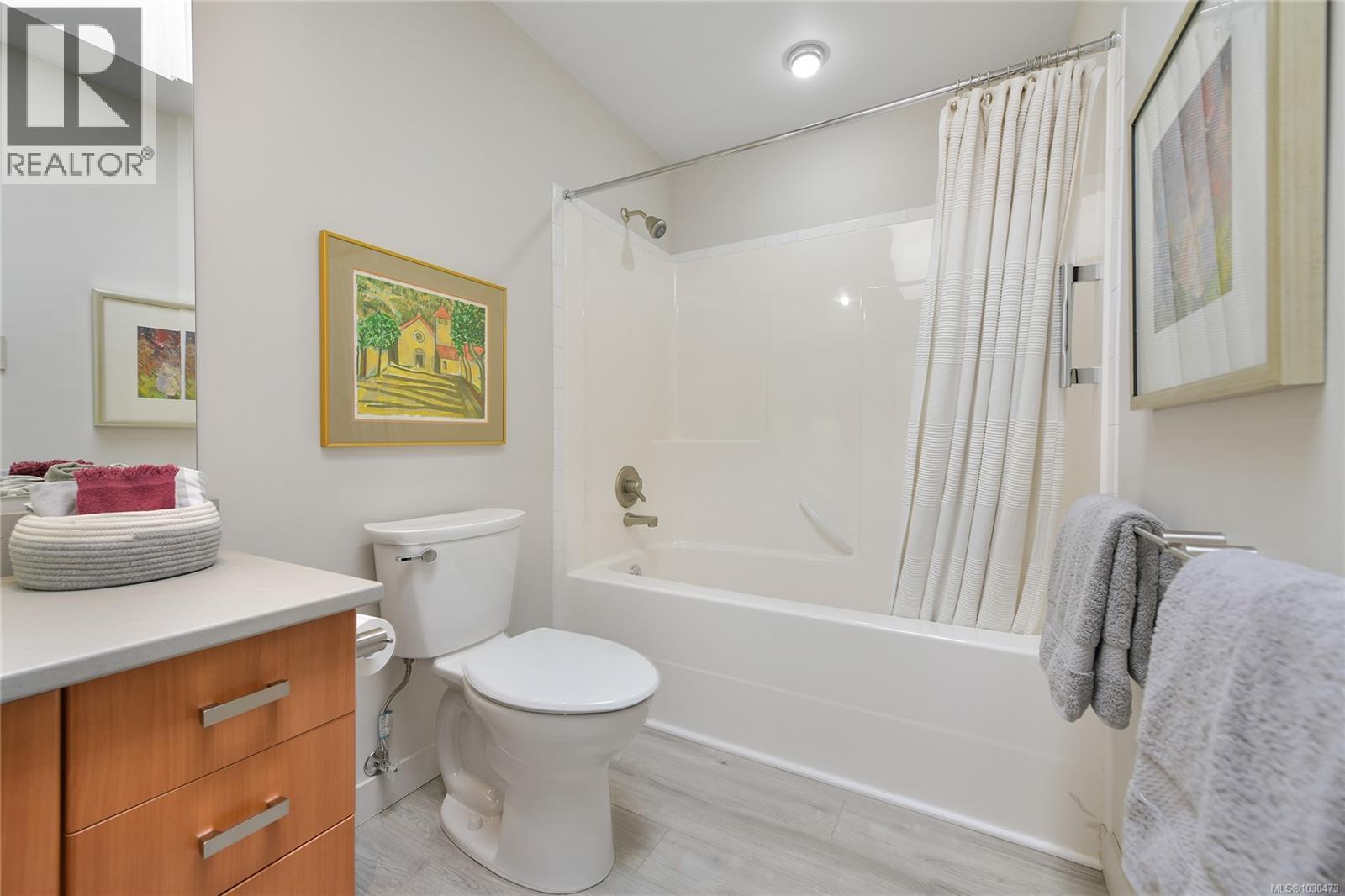 5384 Sayward Hill Cres - 39