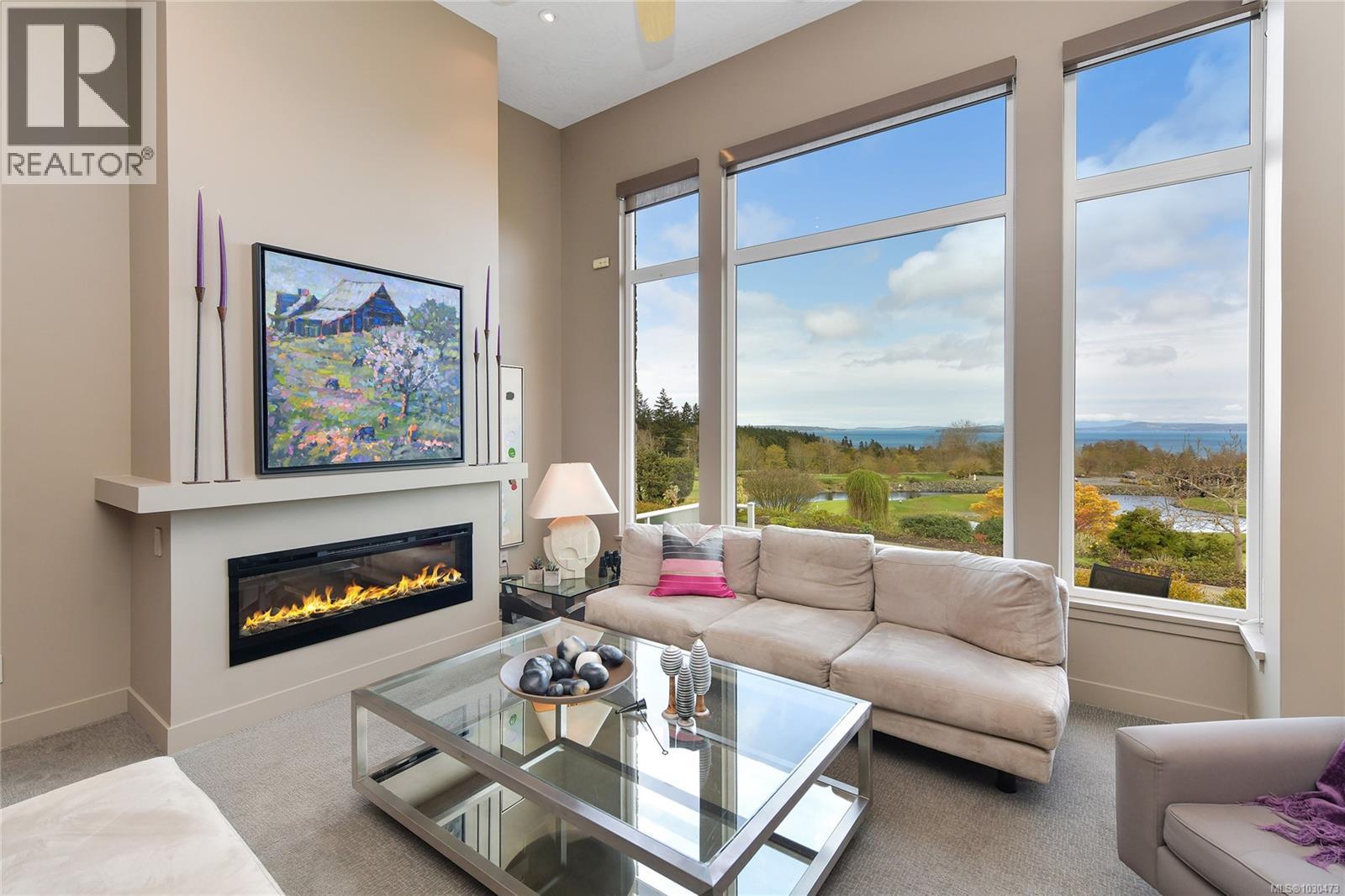 5384 Sayward Hill Cres - 4