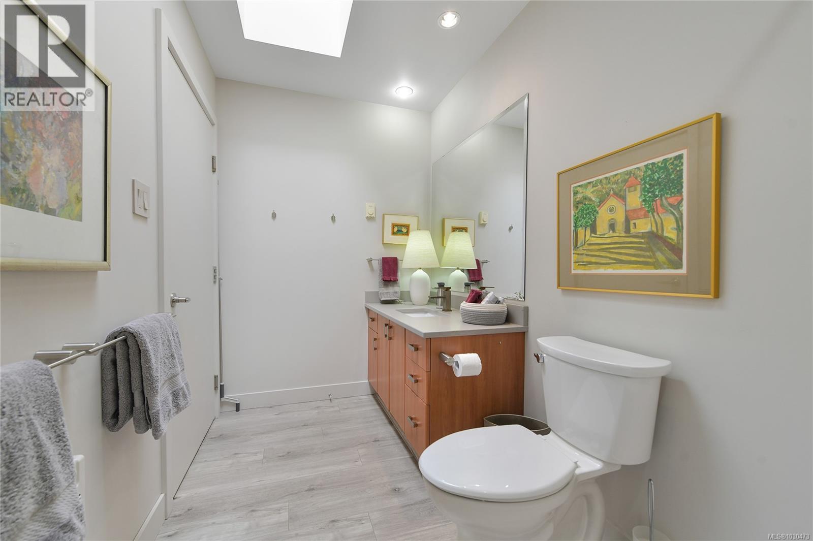 5384 Sayward Hill Cres - 41