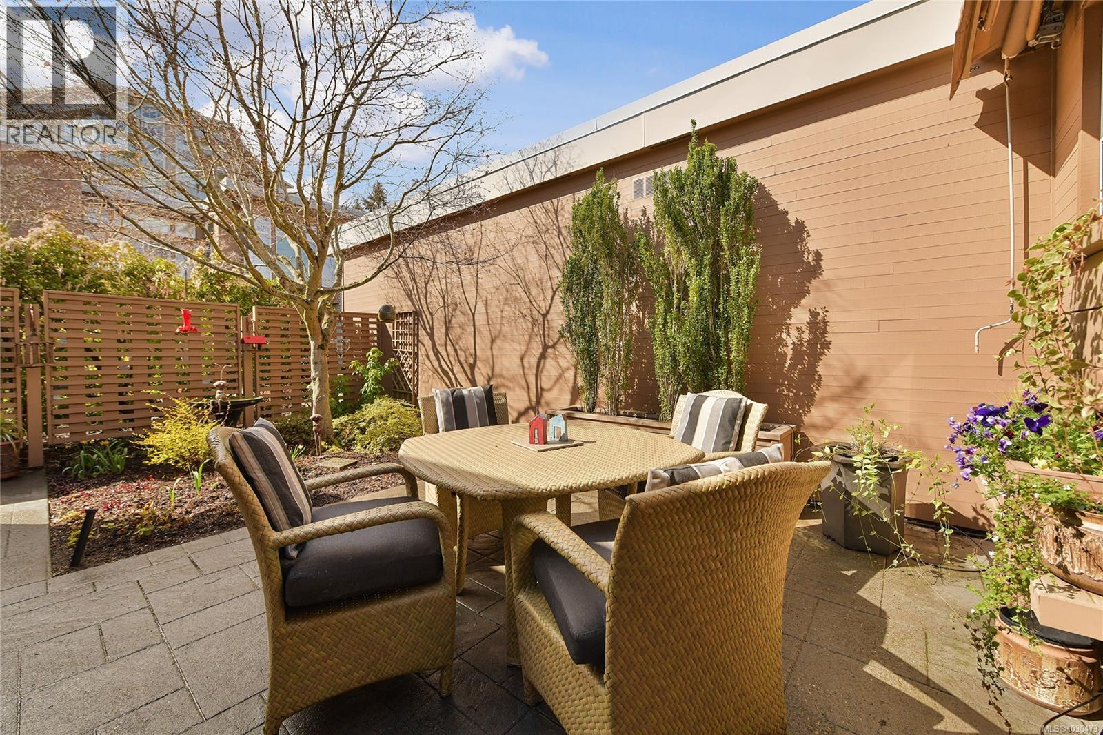 5384 Sayward Hill Cres - 43