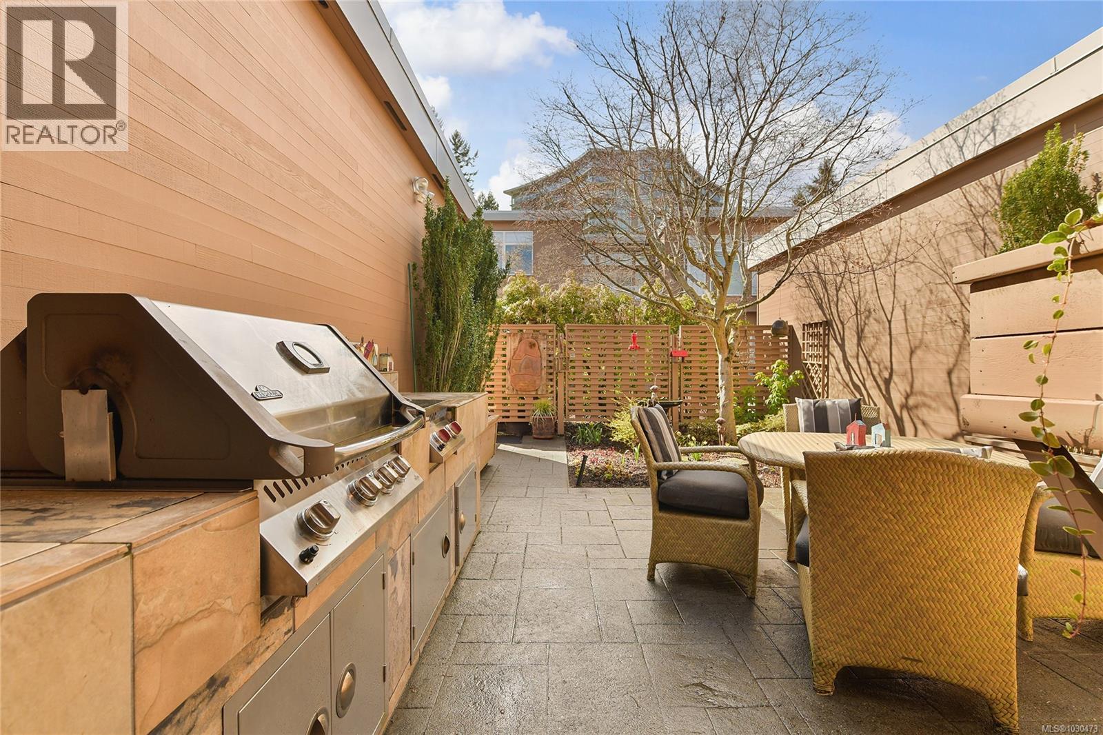 5384 SAYWARD HILL CRES - 44