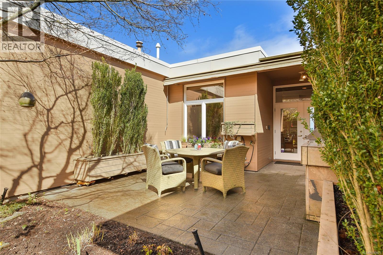 5384 SAYWARD HILL CRES - 46