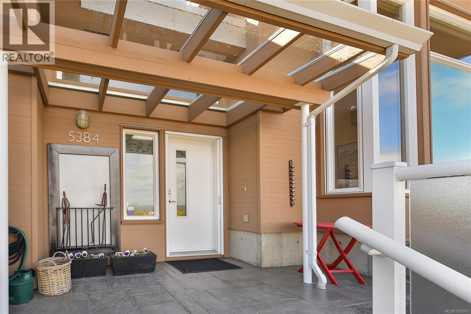 5384 SAYWARD HILL CRES - 47