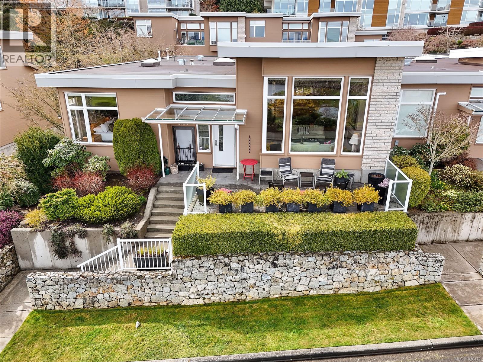 5384 Sayward Hill Cres - 49