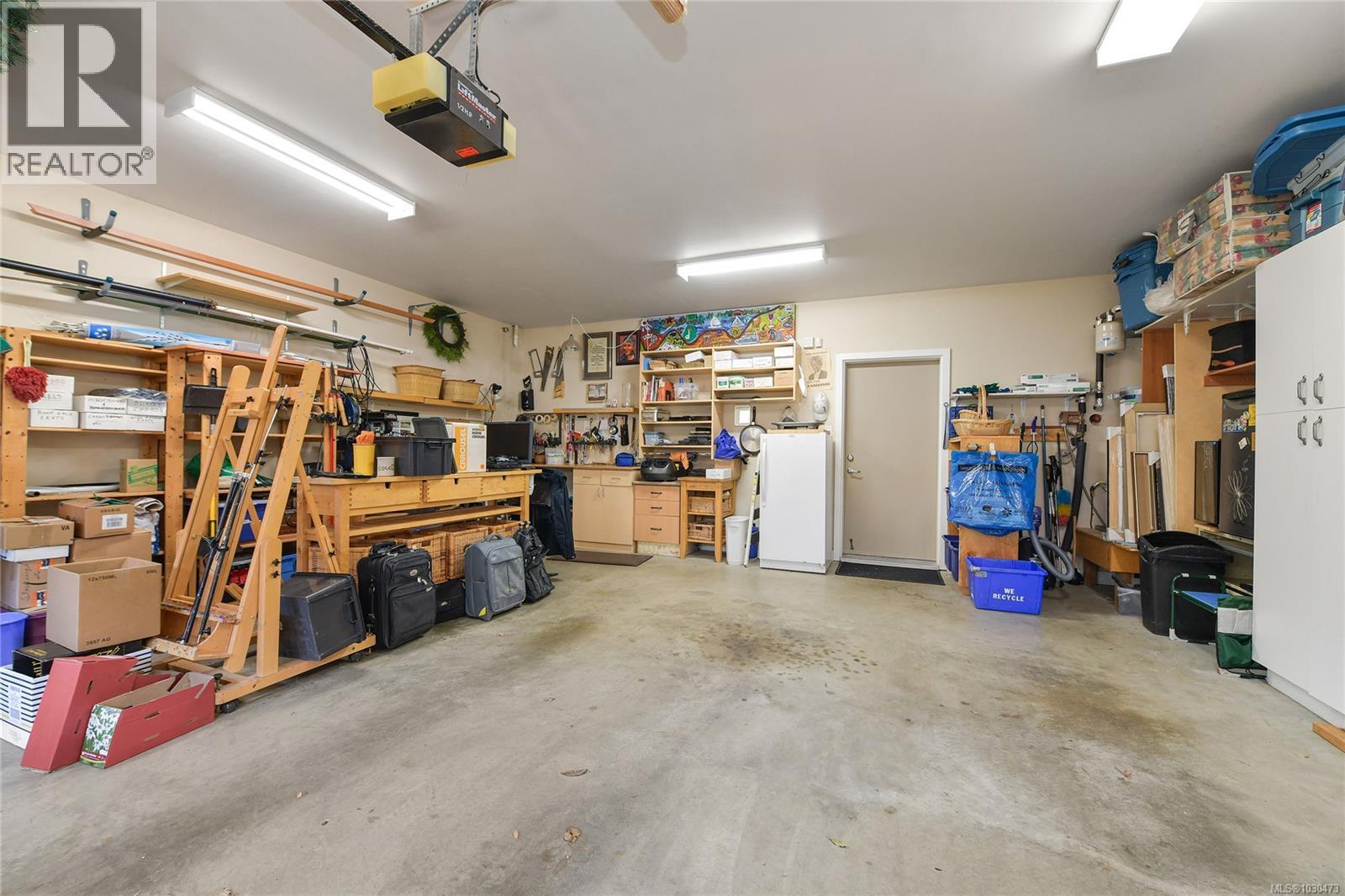 5384 Sayward Hill Cres - 54