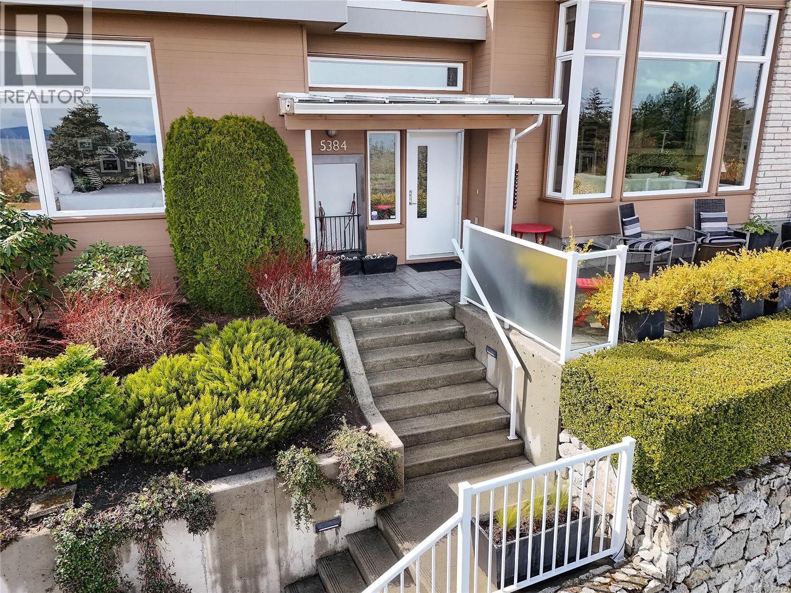 5384 Sayward Hill Cres - 56