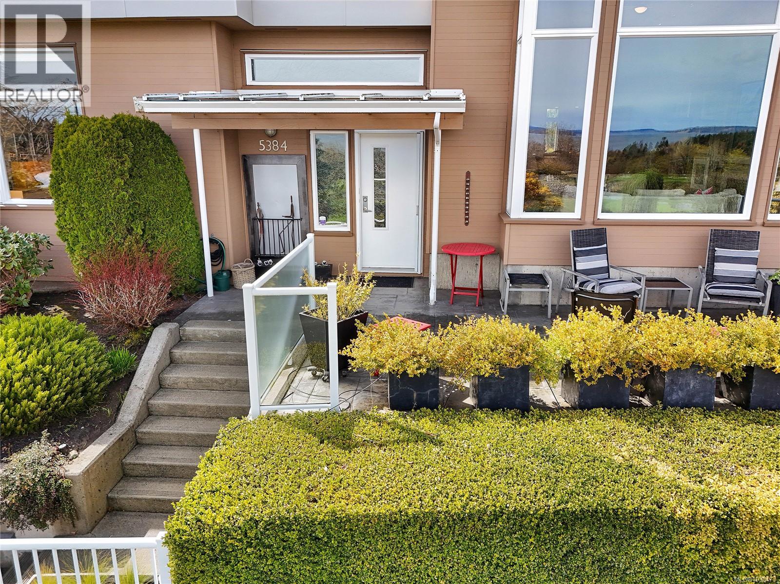 5384 Sayward Hill Cres - 57