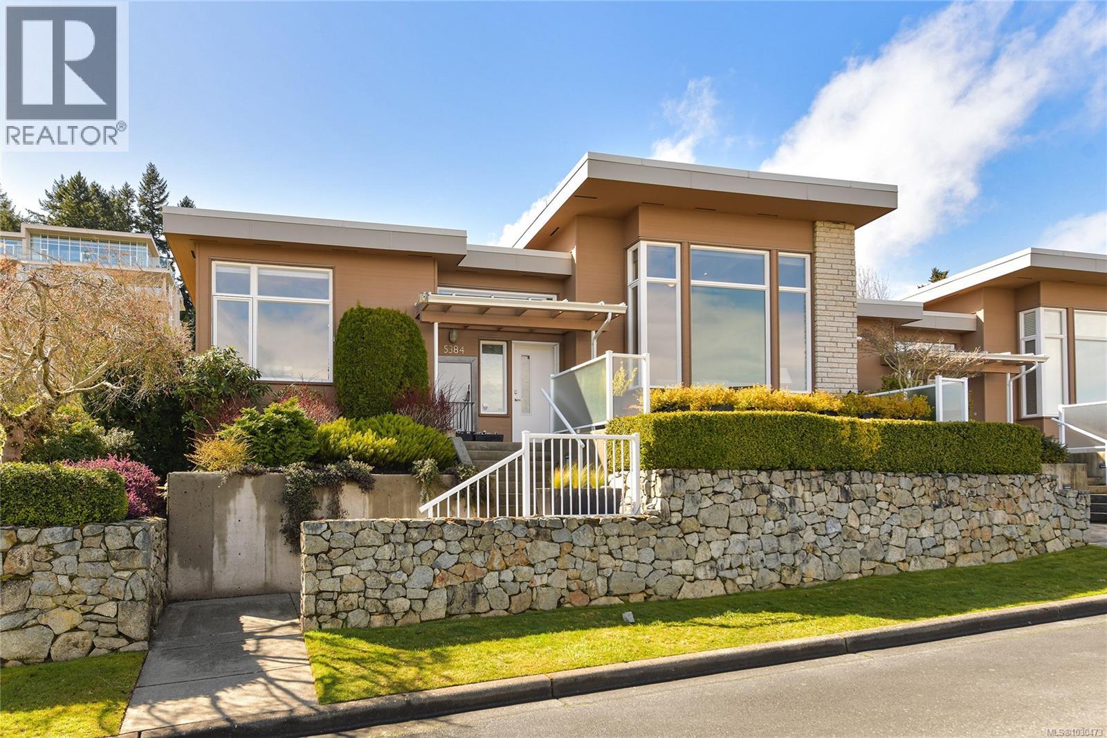 5384 Sayward Hill Cres - 71