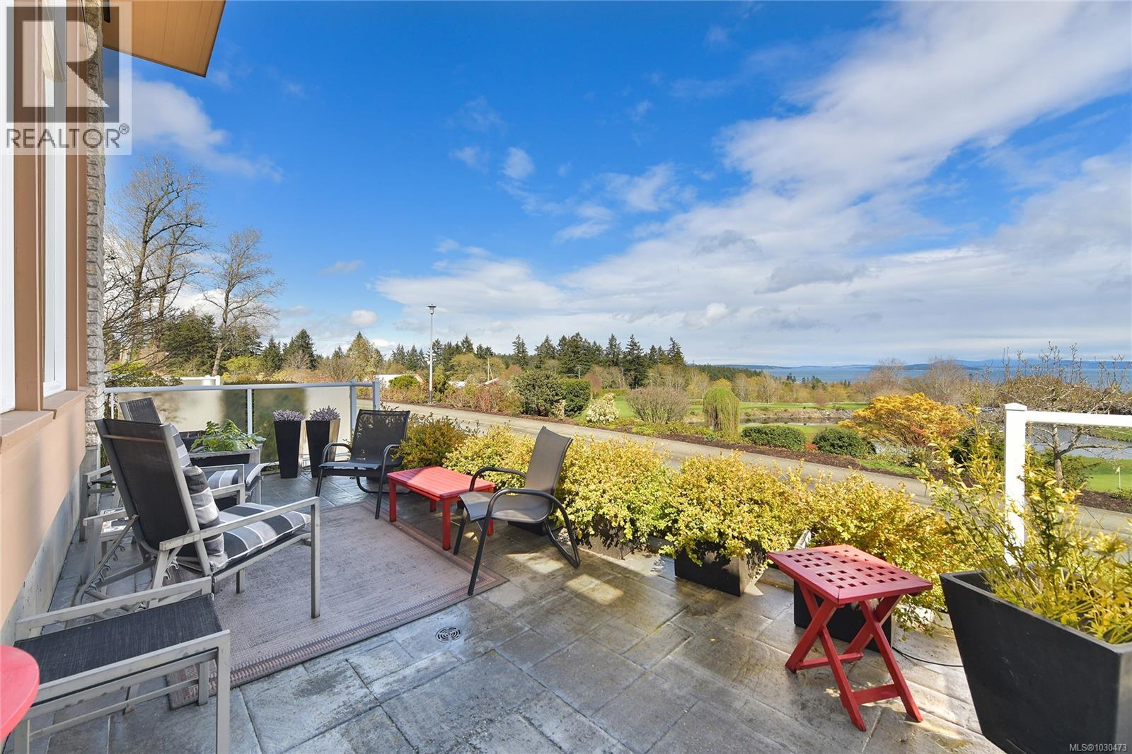 5384 Sayward Hill Cres - 72